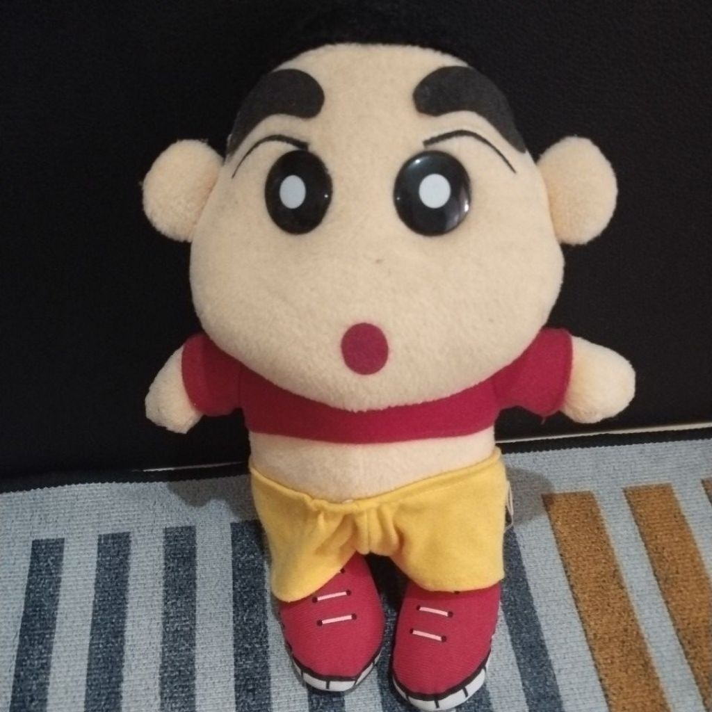 boneka sinchan sepatu