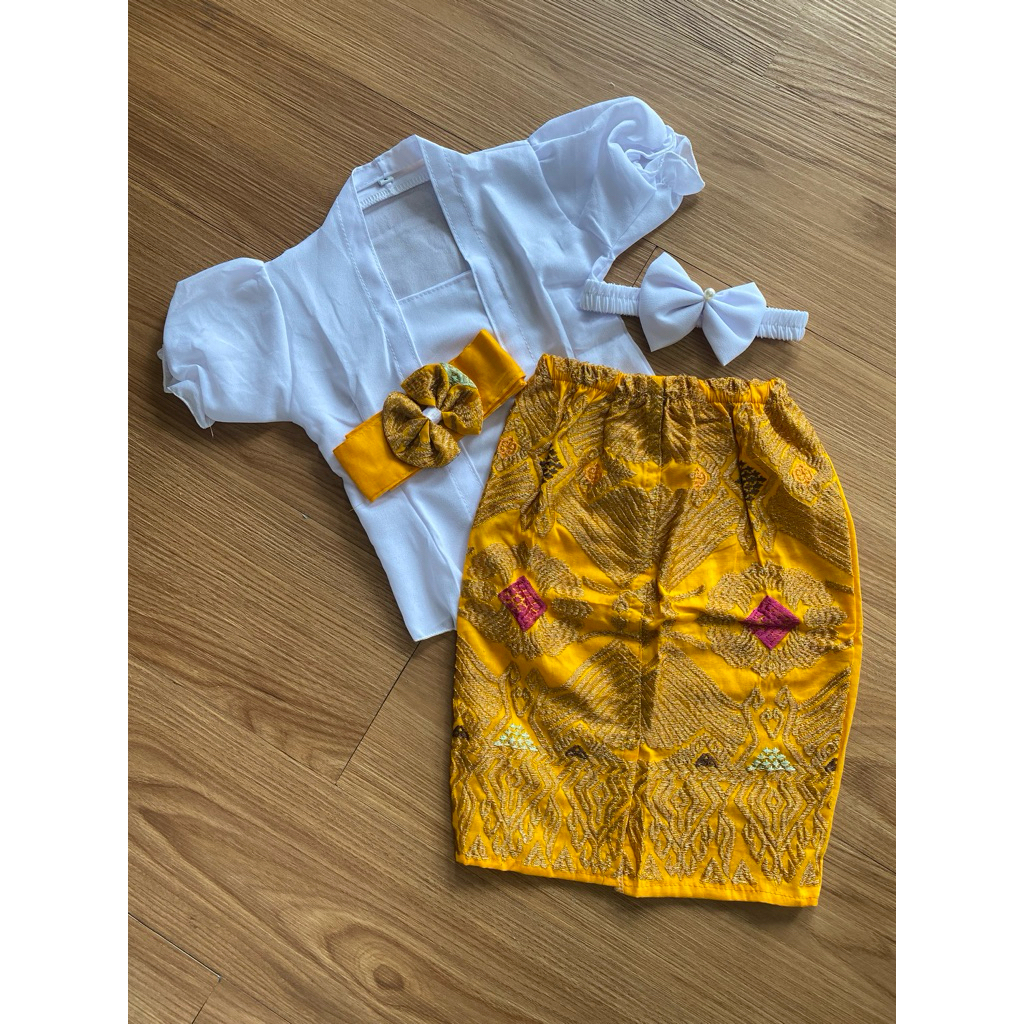 ONE SET ANAK 2th PUTIH KUNING