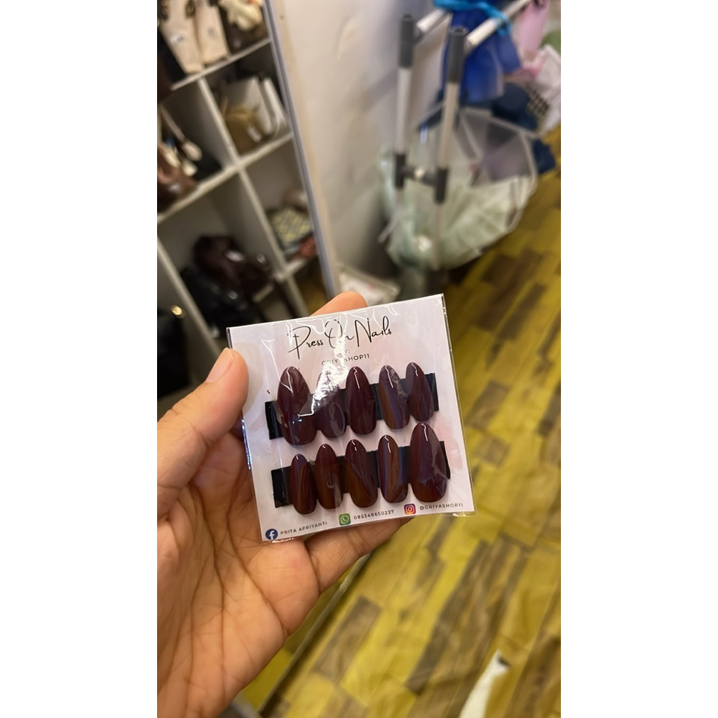 PRESS ON NAILS