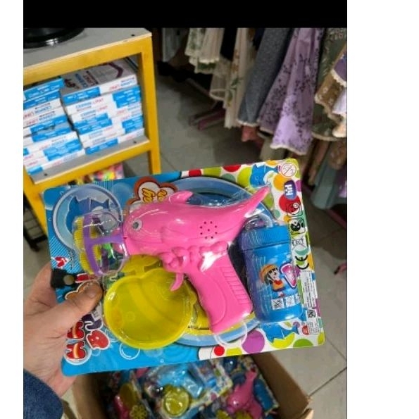 Mainan bubble gum