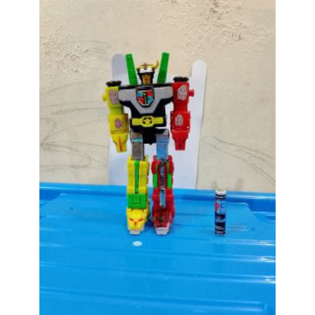 robot voltron /voltus  KW.. lion