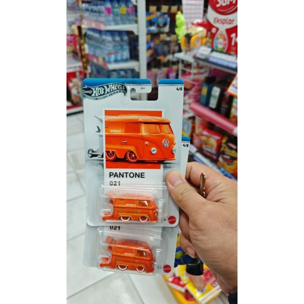 Hot whees pantone kool kombi