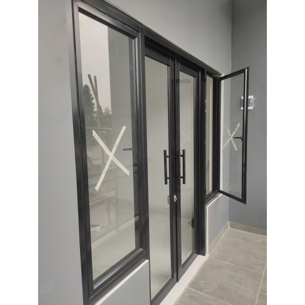 Pintu Kaca Plus Jendela Gendong