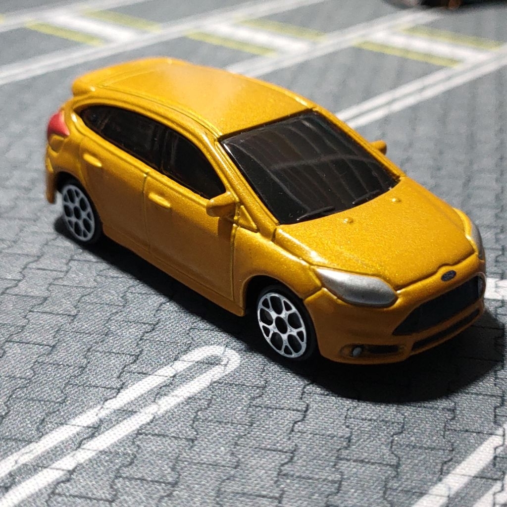 Maisto Ford Focus ST 1:64