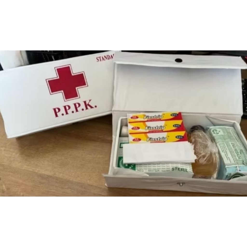 Kotak P3K + isi