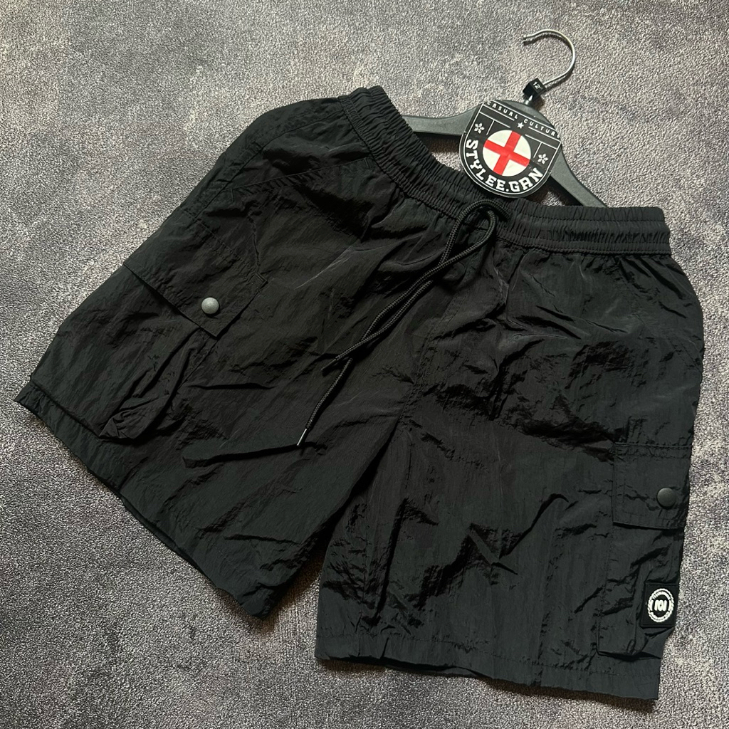 SHORT PANTS - TROUBLEMAKER
