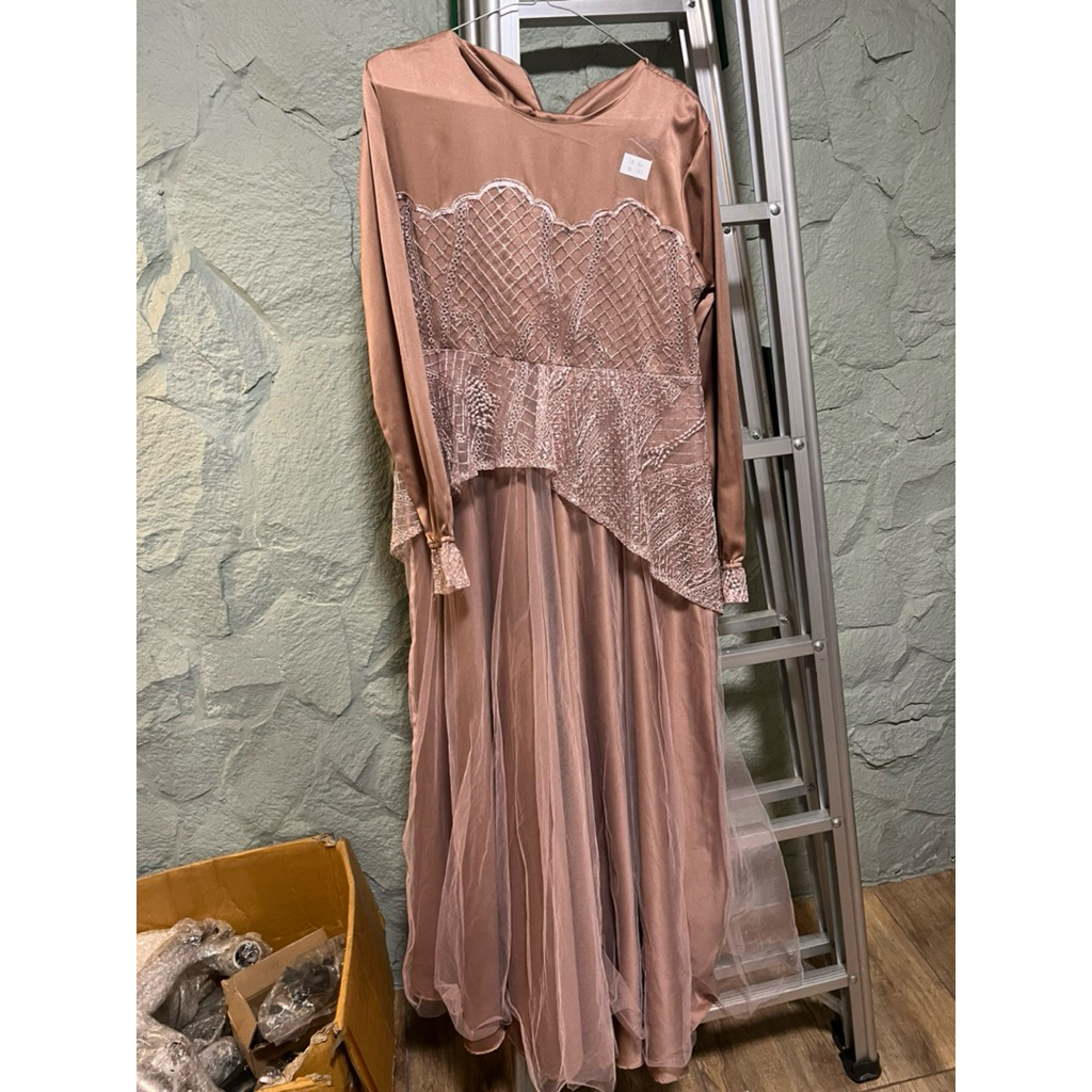 dress wisuda