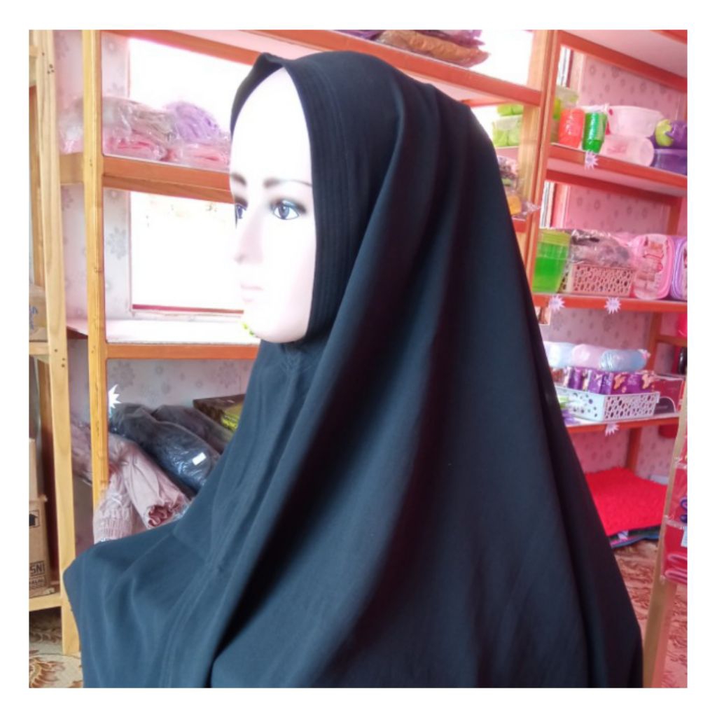 Jilbab hitam lebar
