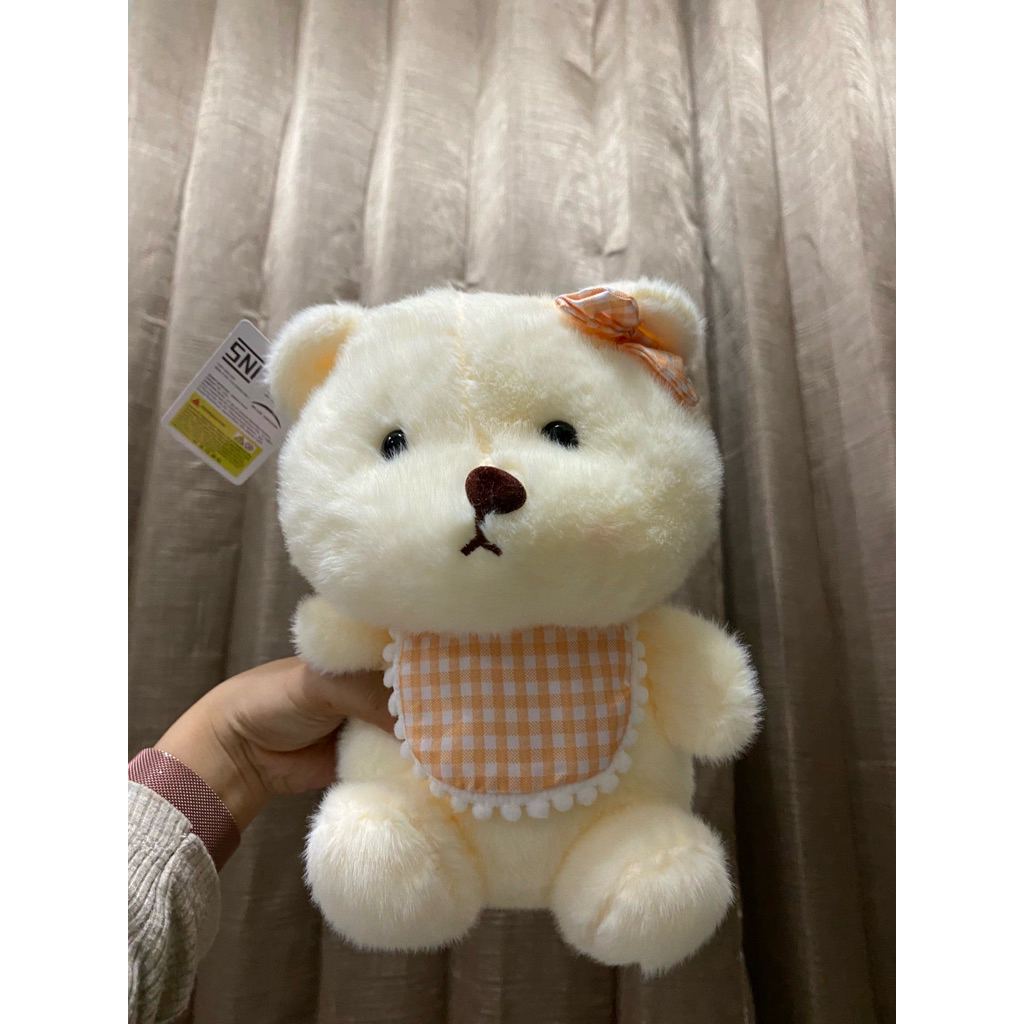Boneka beruang putih