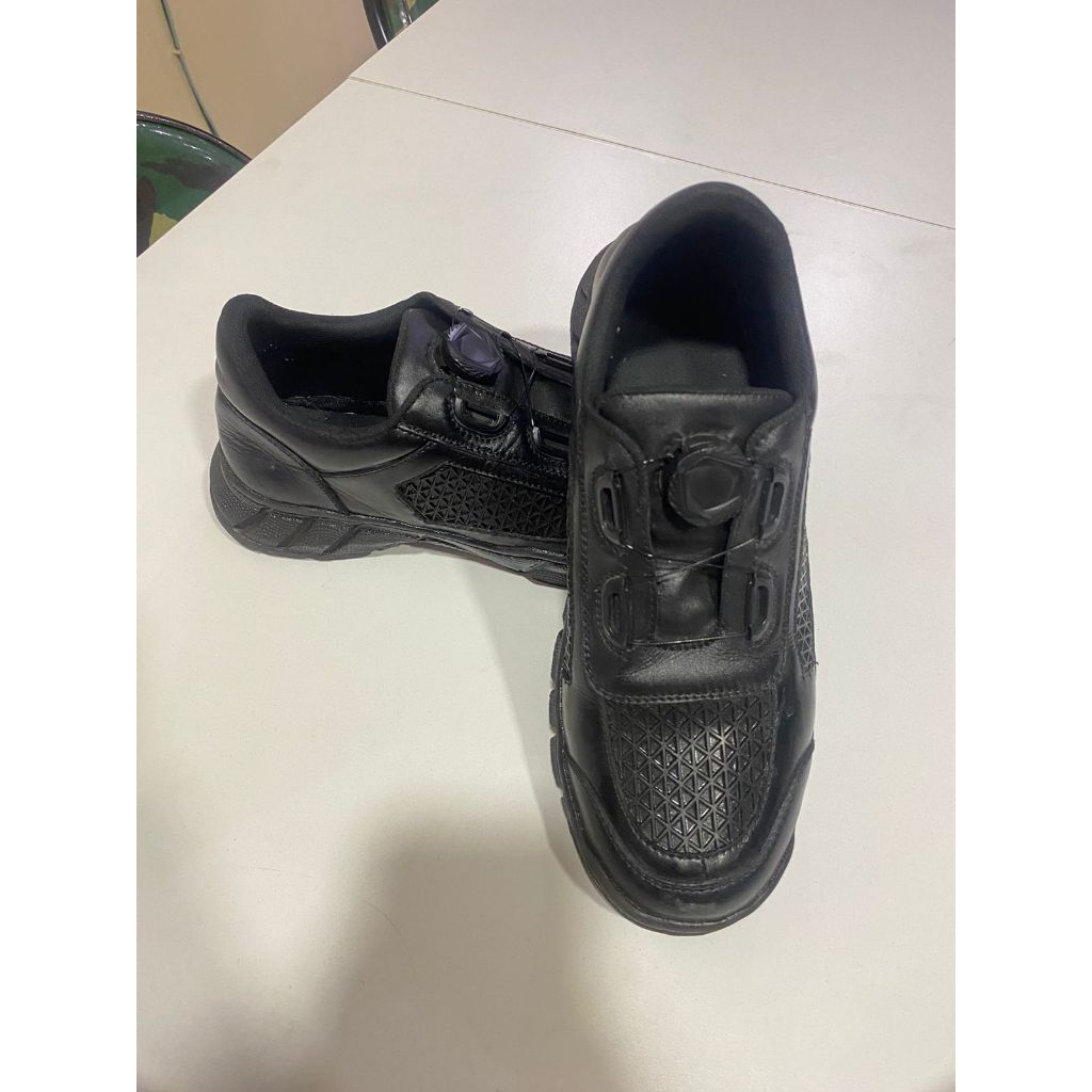 Sepatu Reserse