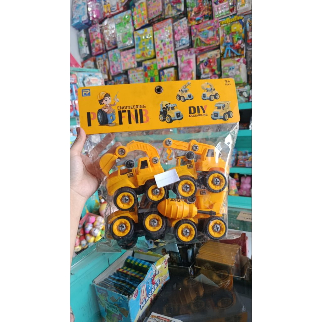Mainan anak mobil DIY assembling engineering trucks 4 pcs