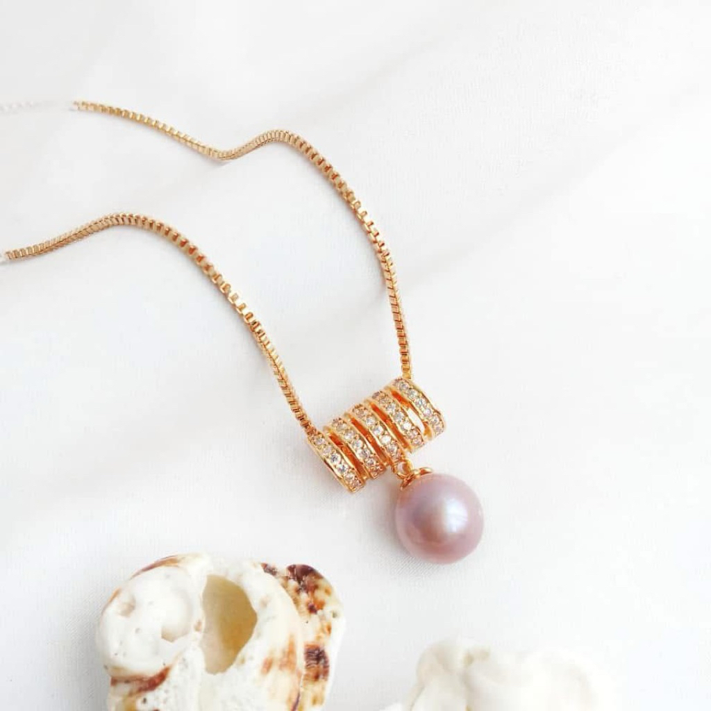 Kalung include liontin Mutiara tawar