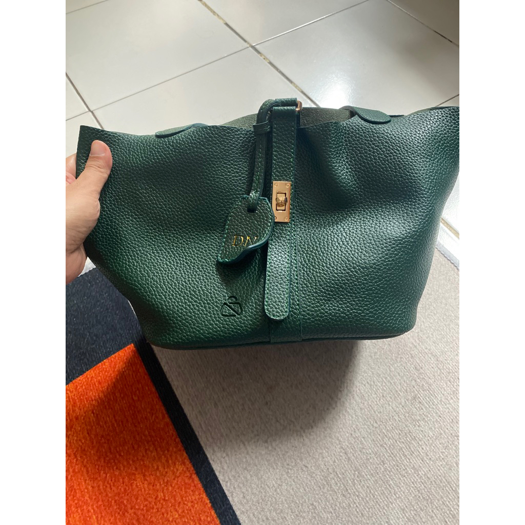 Green hand bag