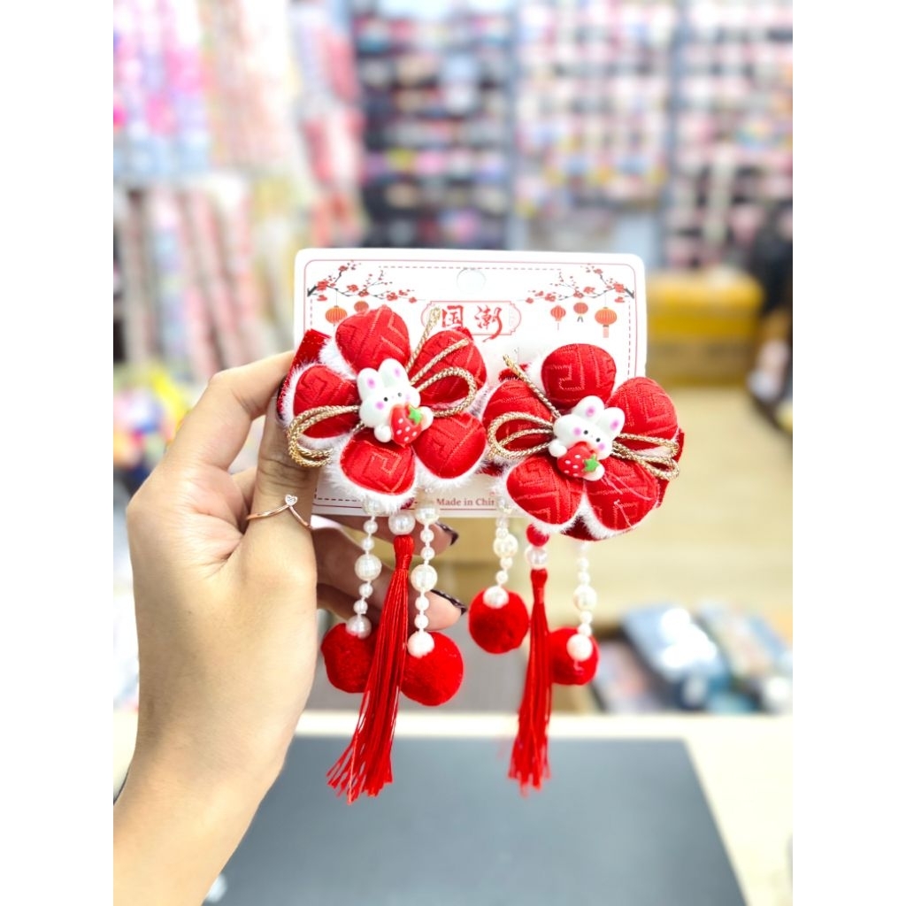 Jepit Bunga Pompom imlek