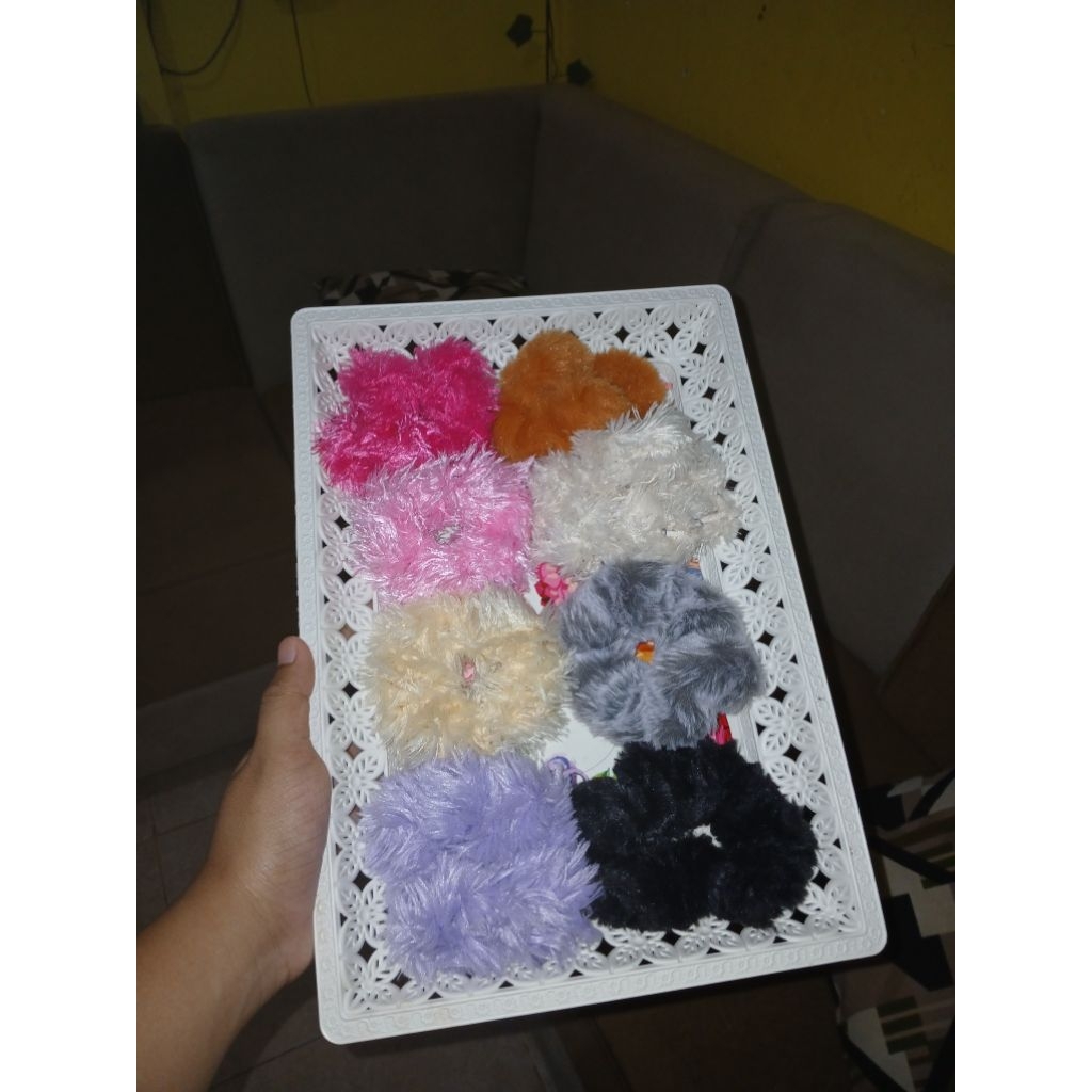 Ikat rambut bulu