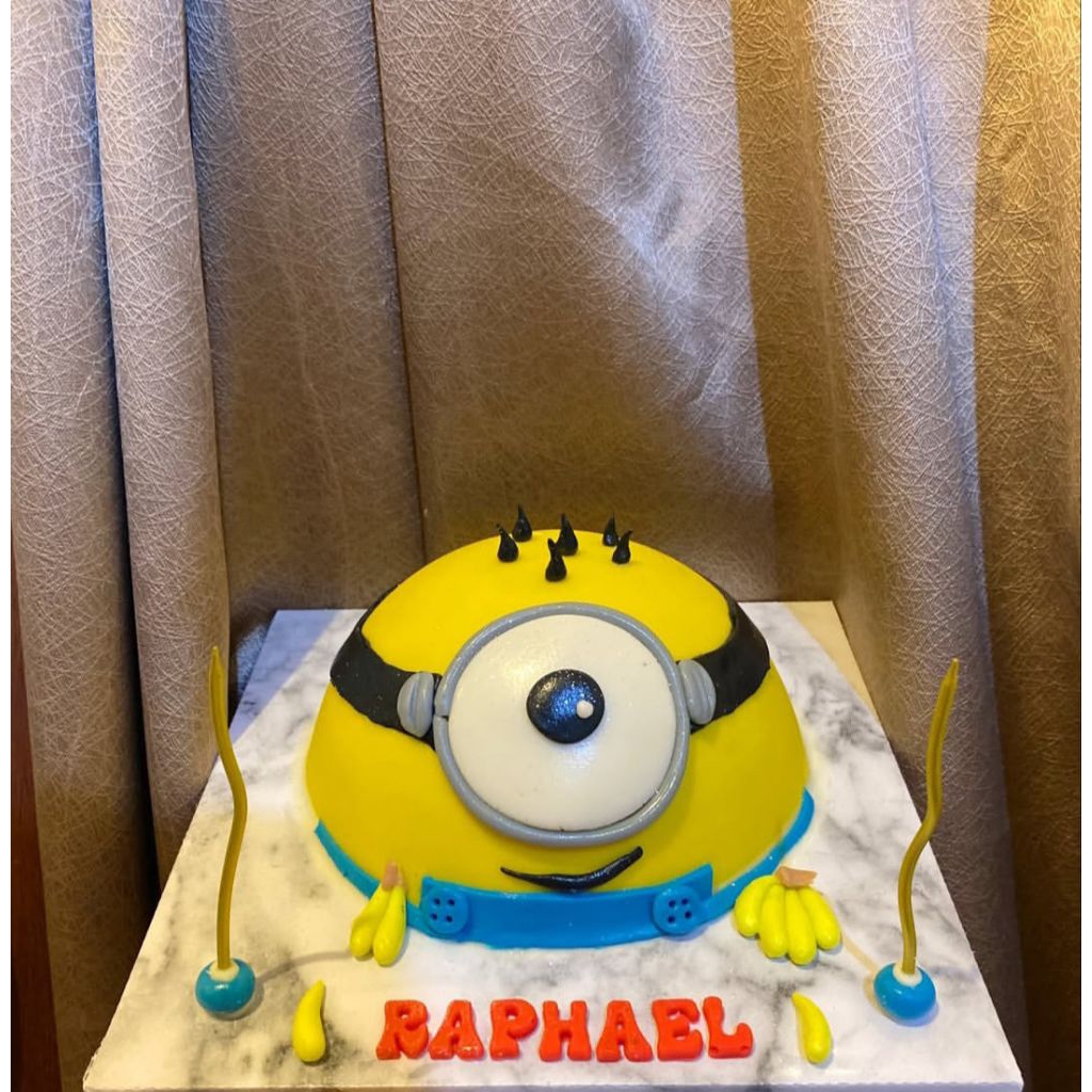 Pinata Cake Minion2