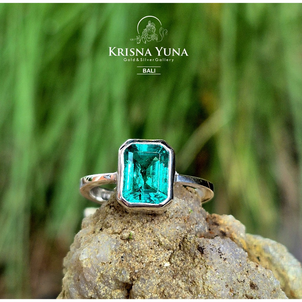 Lab Grown Emerald Ring