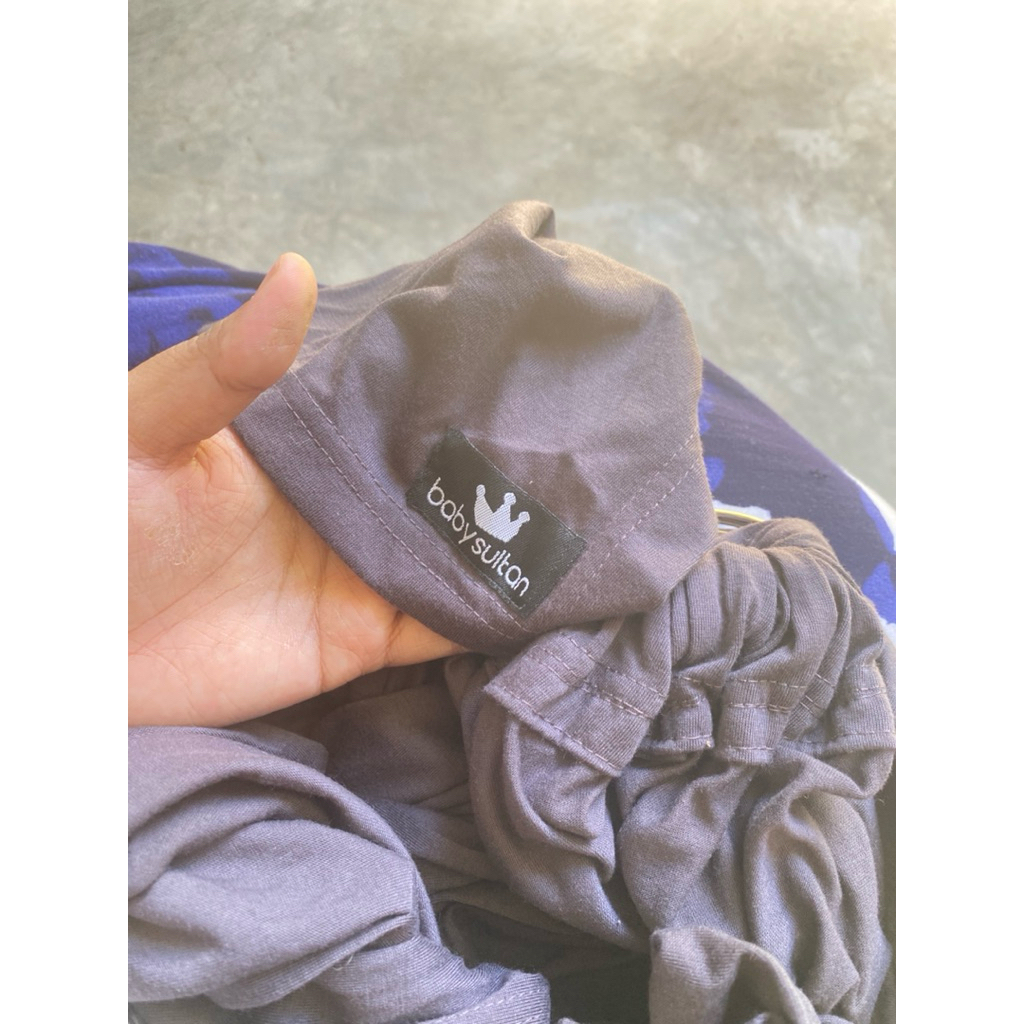 pre loved ringsling new