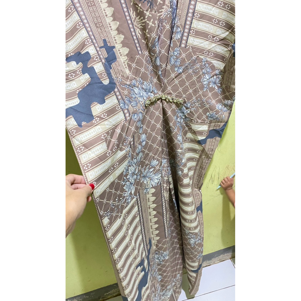 preloved aliyah kaftan