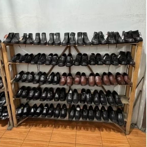 Sepatu kulit