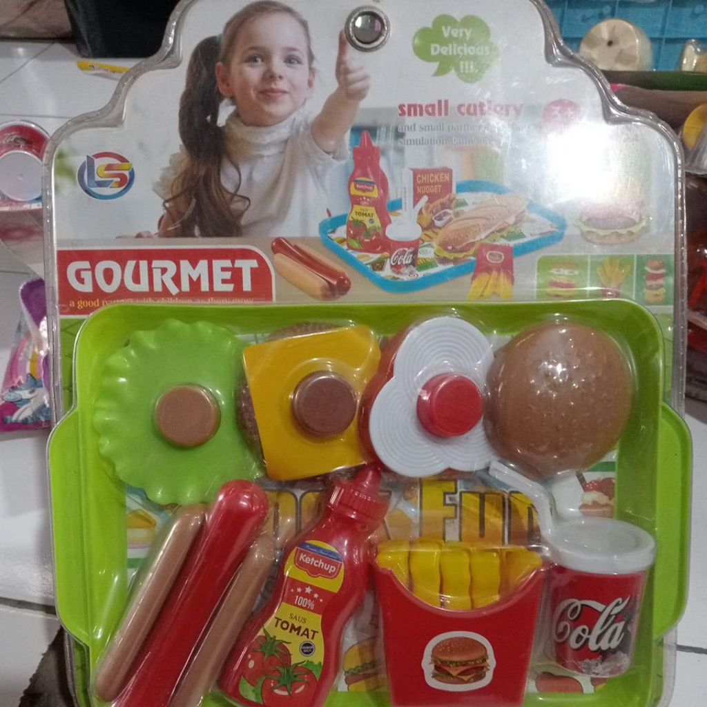 mainan burger dan minuman