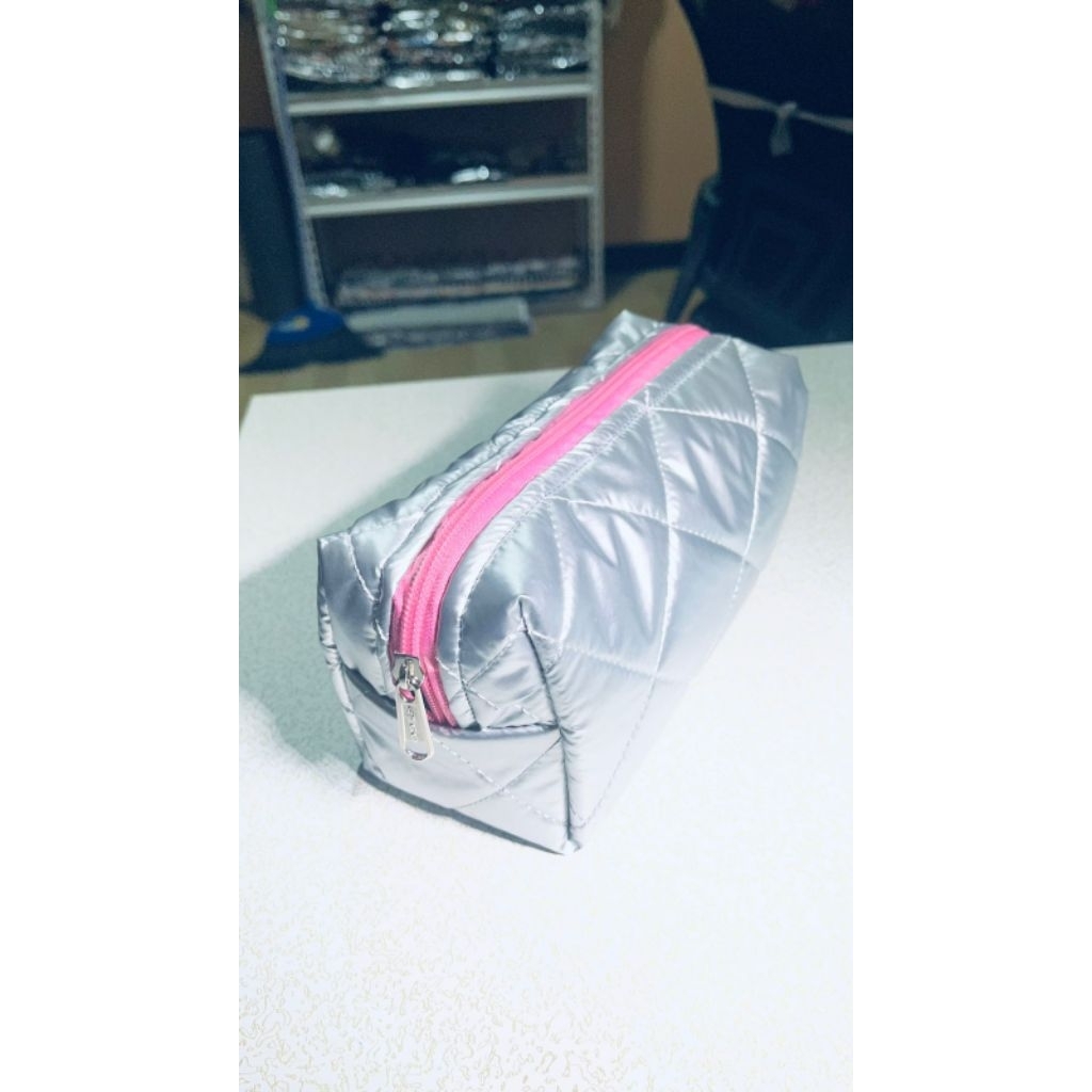 pouch puffy / pouch / pouch make up