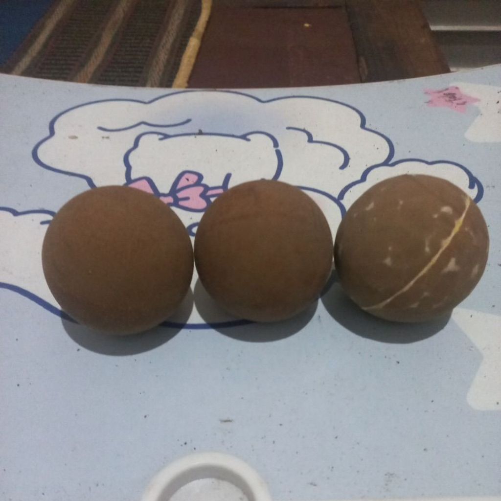 bola tenis mentah