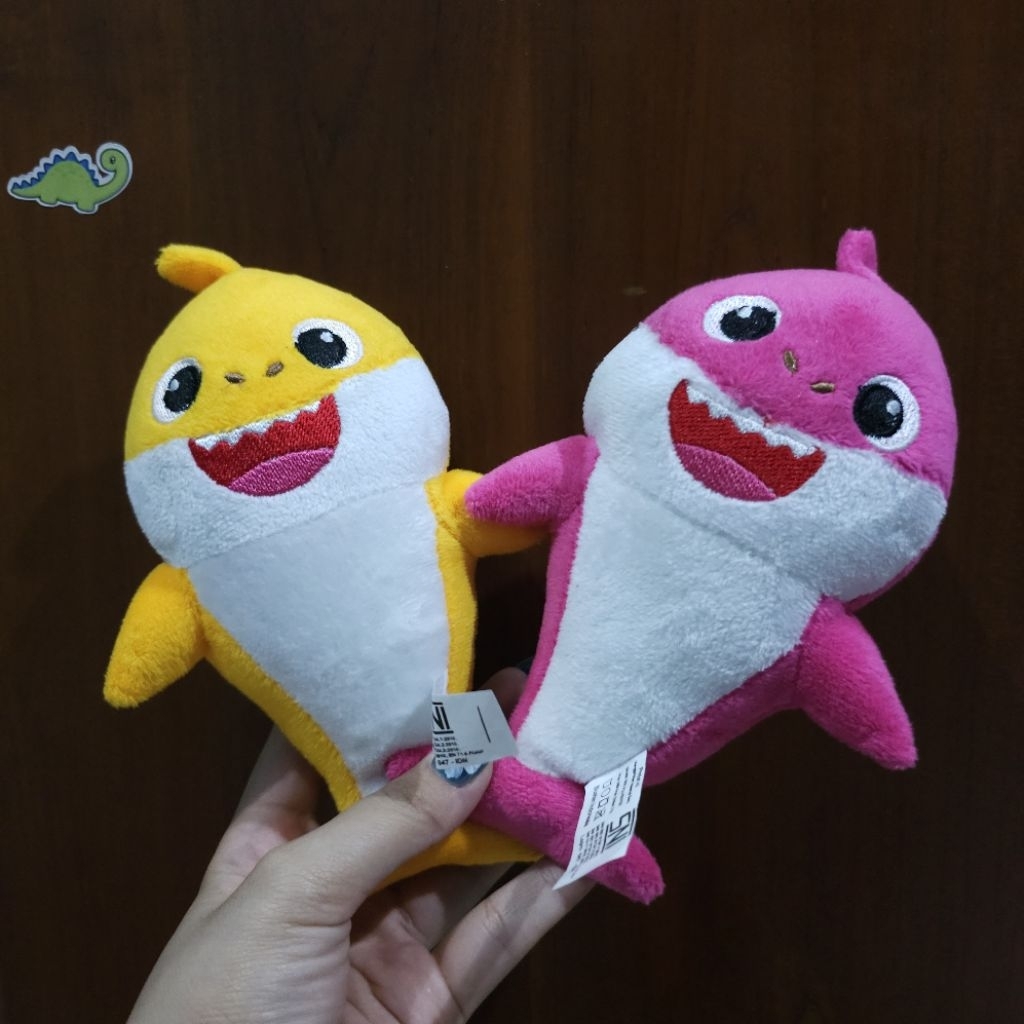 BABY SHARK BONEKA