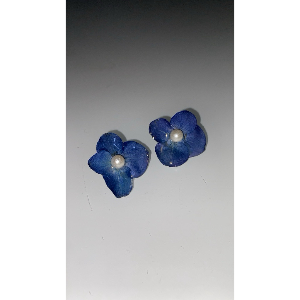 Anting Tusuk Bunga Hidrangea Resin Handmade Custom