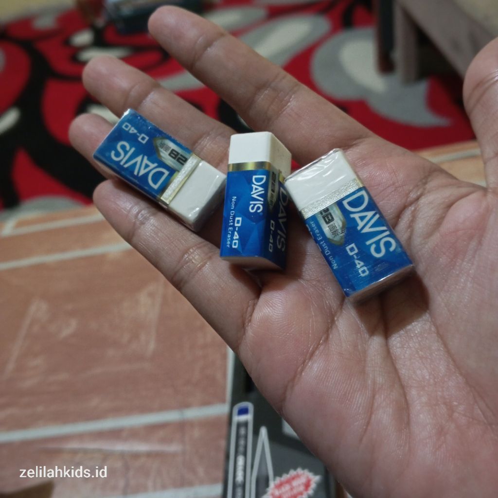 Penghapus pensil kecil putih