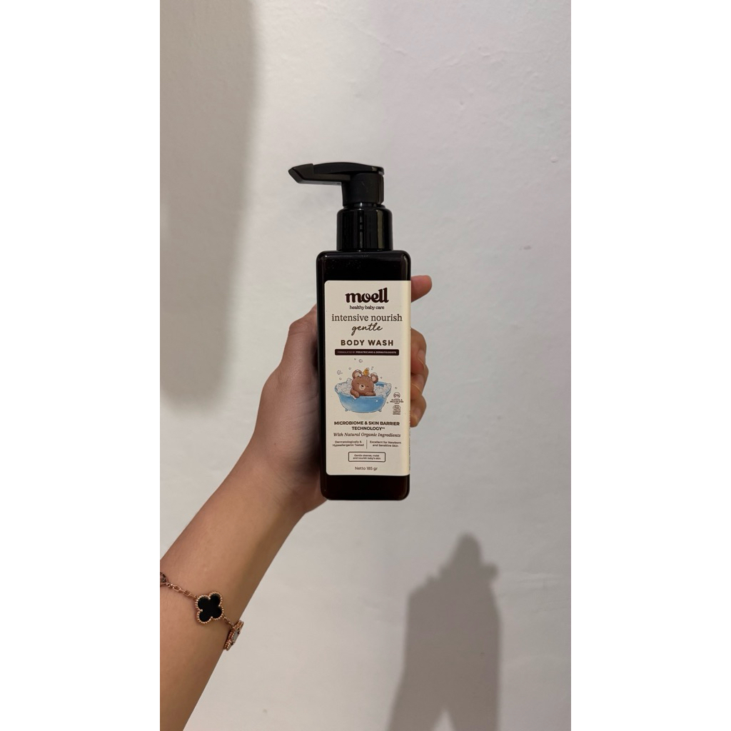 NEW MOEL BODY WASH
