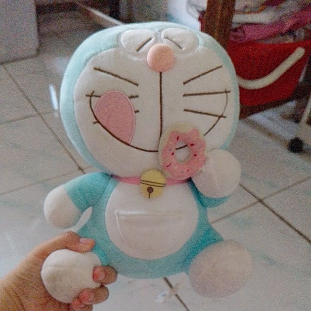 boneka doraemon