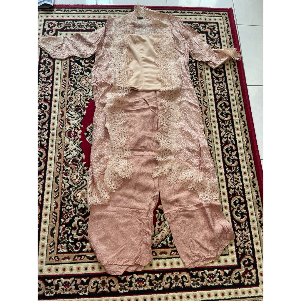 kebaya satu set