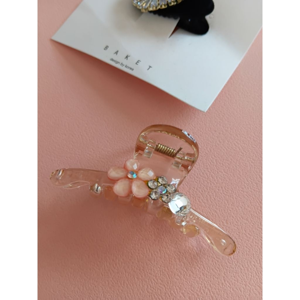 jepitan medium pink flower