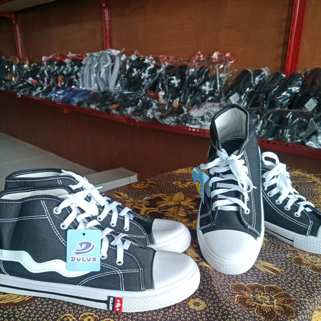 sepatu outvit