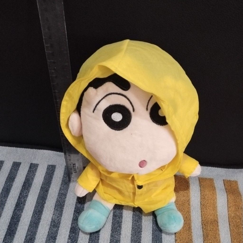 boneka sin chan jas hujan
