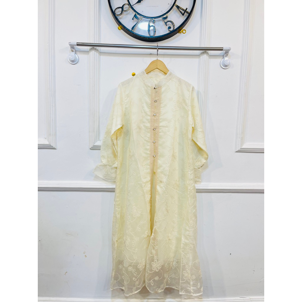 outer Claudia 4081