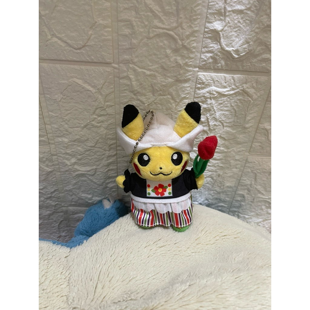 pikachu bunga keychain