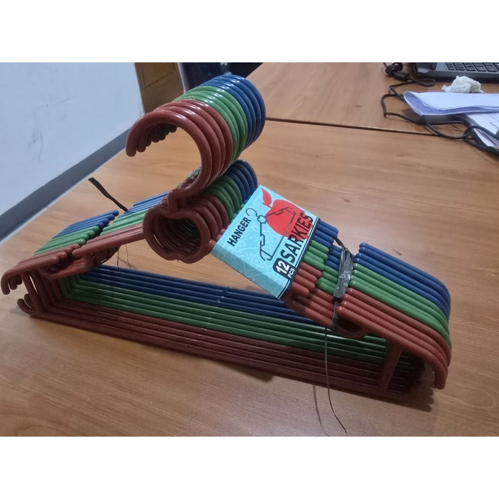 Hanger apel sarkis