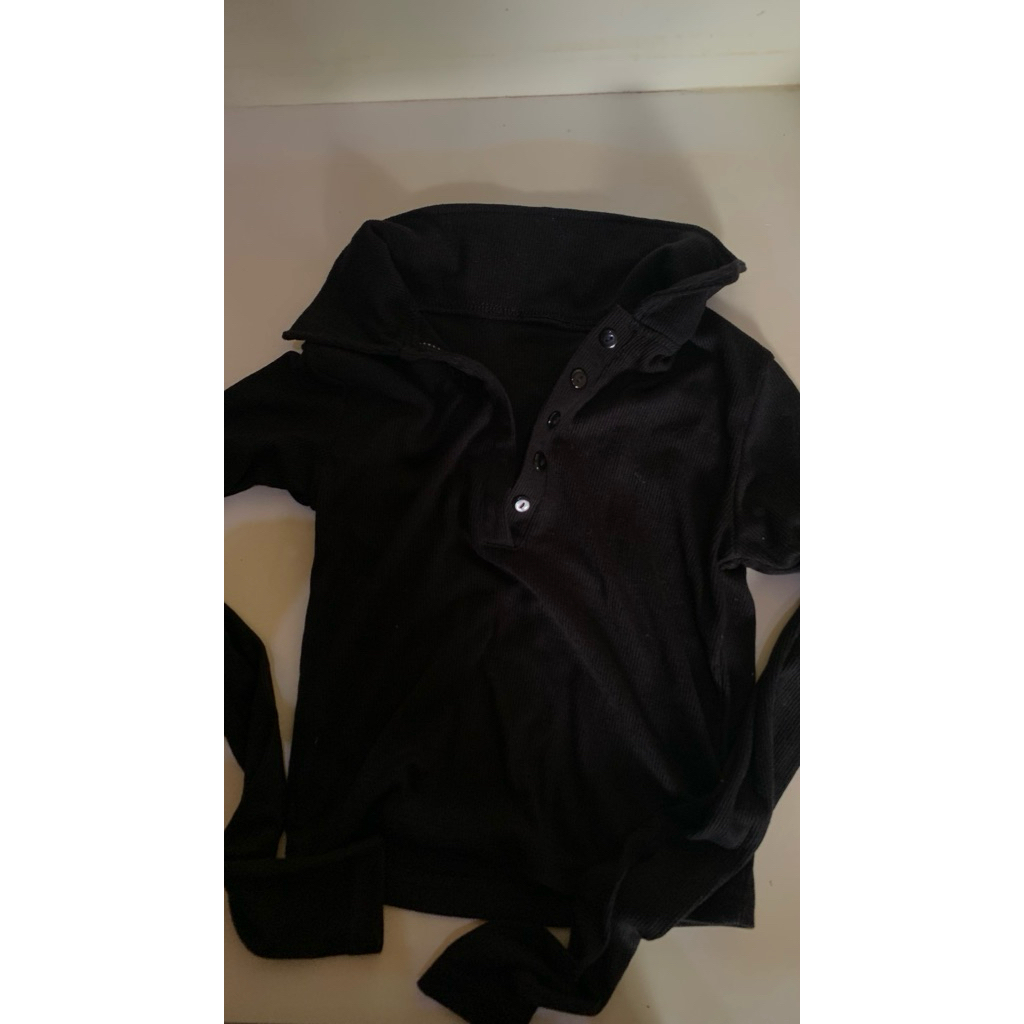 black crop top