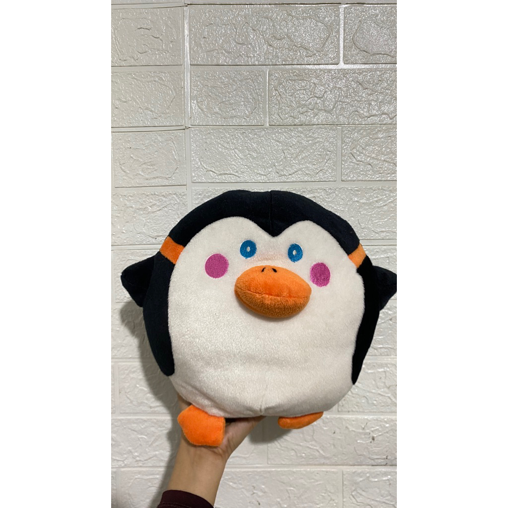 Boneka pinguin