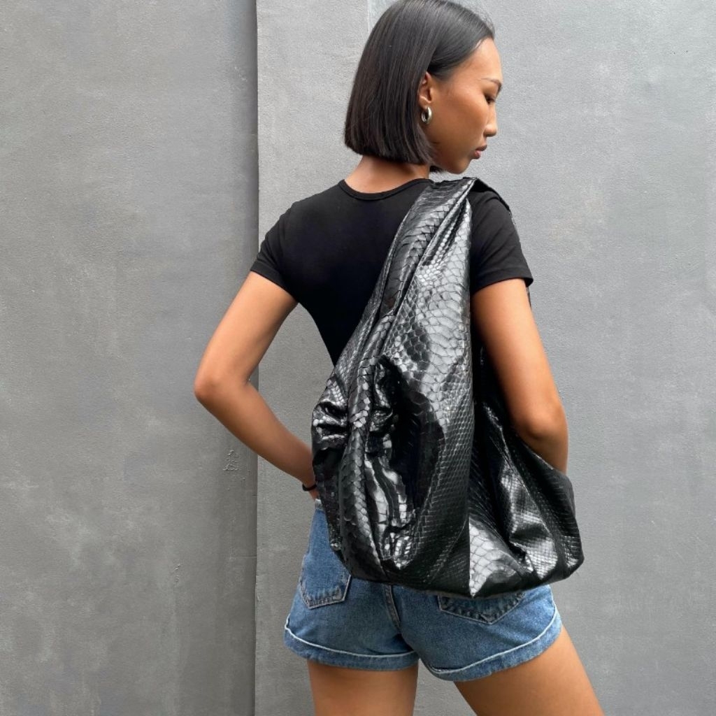 GLOSSY BLACK HOBO SLING IN REAL PYTHON SKIN