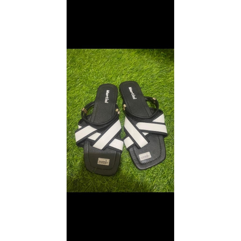 sendal hitam yosya UK38