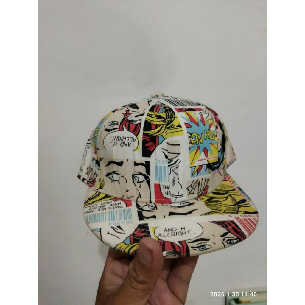 topi aop komik