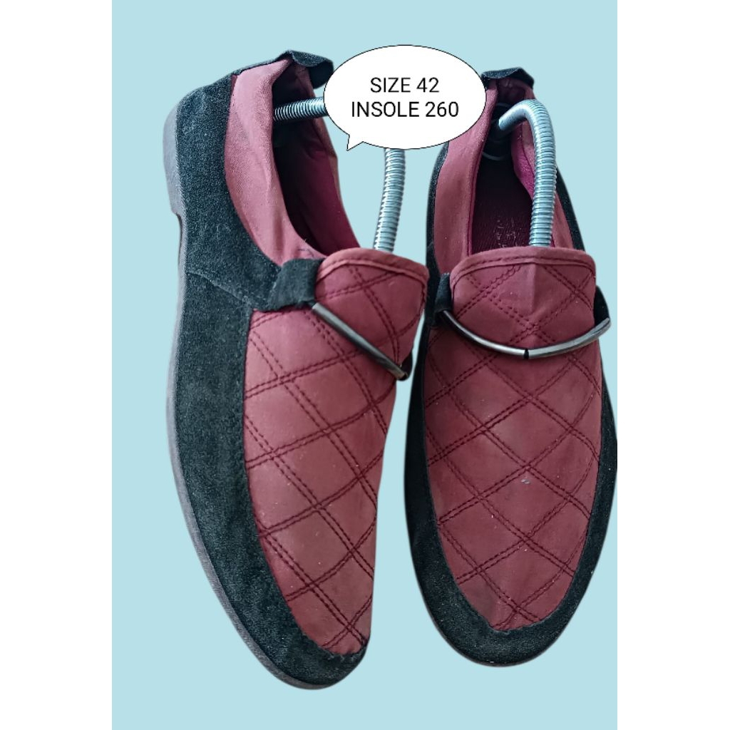 SLIP ON PRELOVED SIZE 42