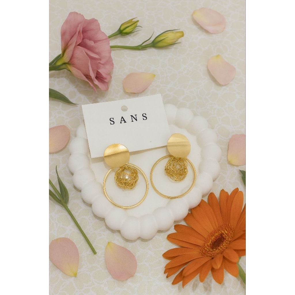 Anting tusuk bola mutiara
