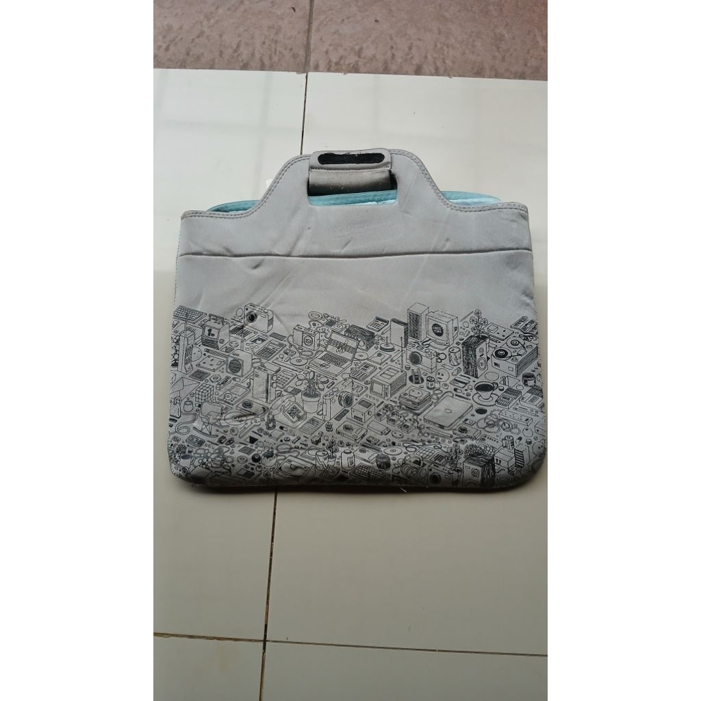Tas laptop tebal