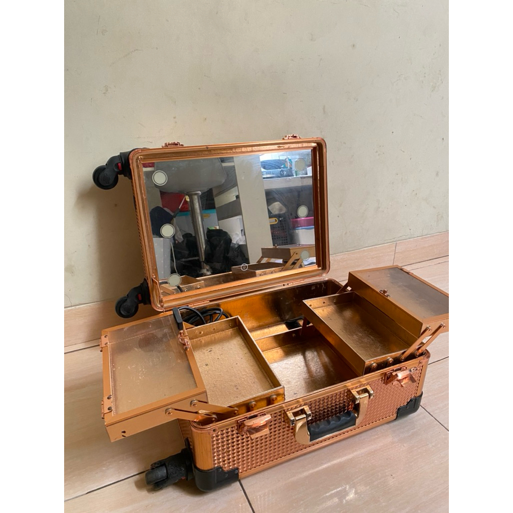 KOPER MAKEUP