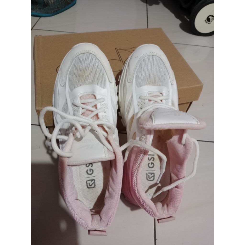 sepatu wanita