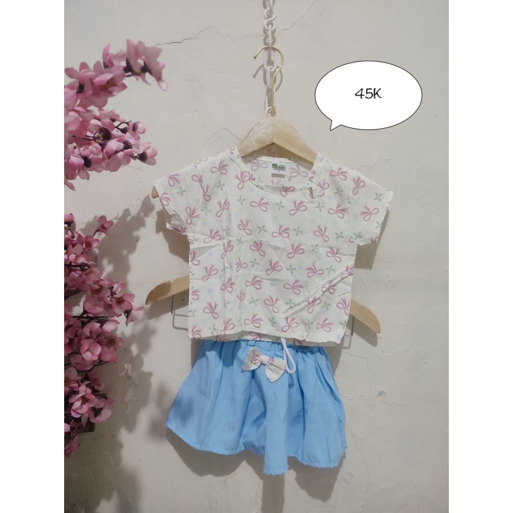 Setelan anak perempuan